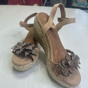 Patrizia Nude/Blush Espadrille Wedge Sandals Rhinestone Flower Ankle Strap Sz 9